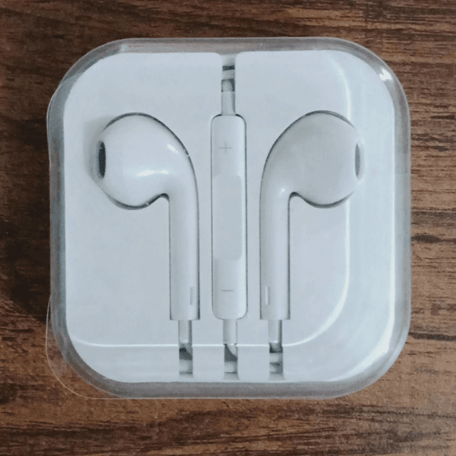 Apple Earpods 3.5mm Plug for iPhone / iPad / Android